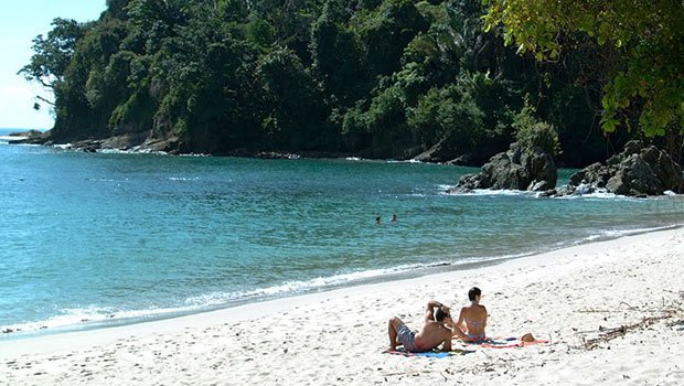beach-honeymoon-in-costa-rica-photo1